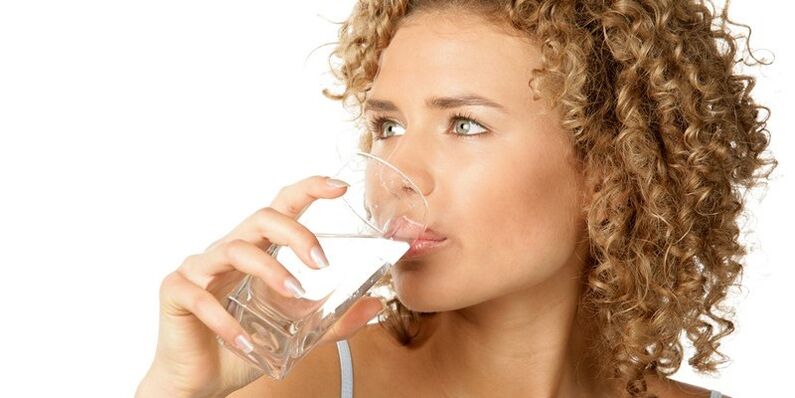Во время питьевой диеты необходимо употреблять 1, 5 литра очищенной воды, помимо других жидкостей. 
